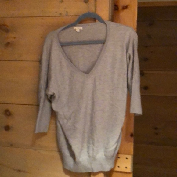 A gap v-neck sweater! - Picture 1 of 1